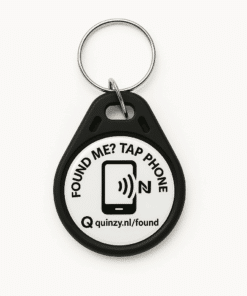 Zwarte NFC sleutelhanger met de tekst ‘Found me ? Tap Phone’ en een NFC-logo