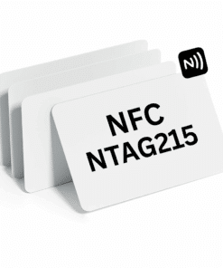 NFC kaart NTAG215 wit met afgeronde hoeken, afgebeeld met meerdere witte kaarten en de tekst NFC NTAG215