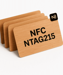 NFC visitekaart kersenhout: meerdere houten kaarten met op de voorste kaart de tekst NFC NTAG215