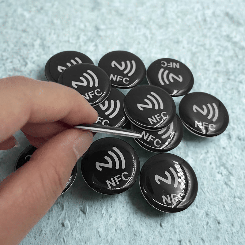 NFC telefoonsticker zwart – Epoxy Tap Button 25 mm | NTAG215 - Afbeelding 4